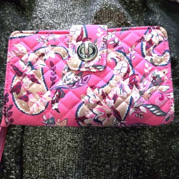 Vera Bradley Handbags - ♡♡Vera Bradley Turnlock Wallet*